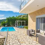 Faneromeni Vila *